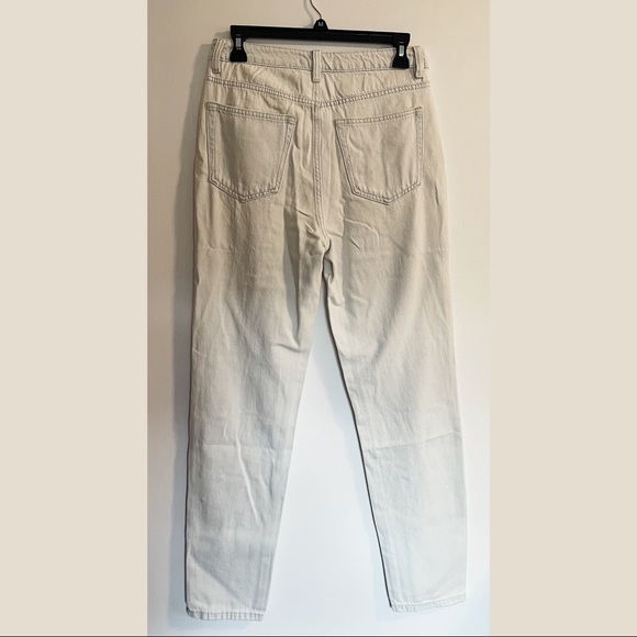 Adika ripped mom jean - Picture 2 of 4